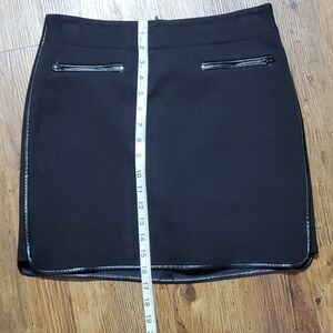 WHBM trimmed and lined black mini skirt zipper details ♥️